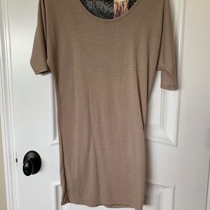 Quarter sleeve dress with lace back cut out